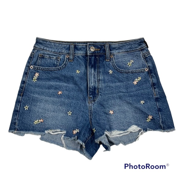 American Eagle Outfitters Pants - American Eagle Embroidered Flowers Denim Mom Shorts 2 EUC